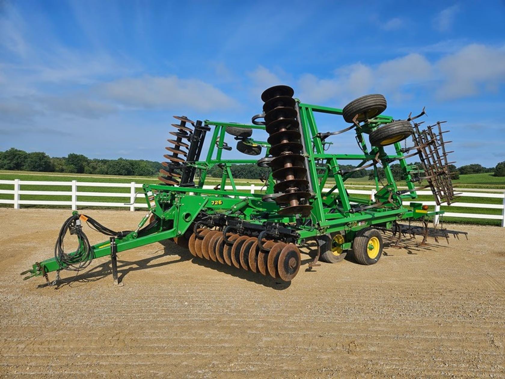 John Deere 726 Equipment Image0