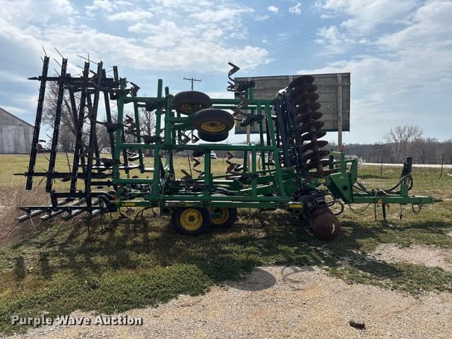 Image of John Deere 726 equipment image 3