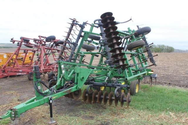 Image of John Deere 726 equipment image 1