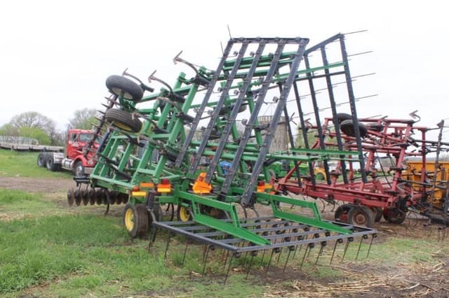 Image of John Deere 726 equipment image 2
