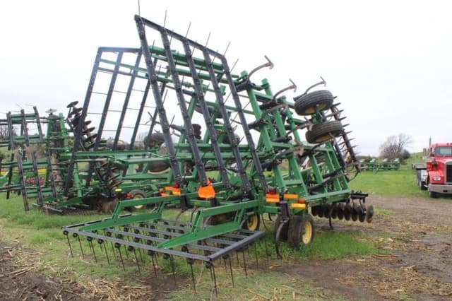Image of John Deere 726 equipment image 3