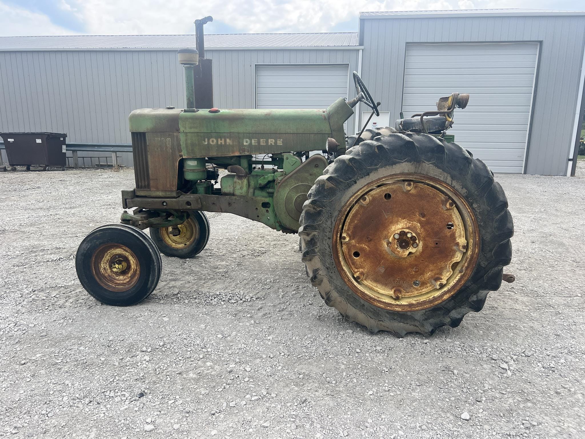 John Deere 730 Equipment Image0