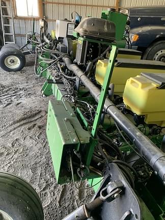 Image of John Deere 7300 equipment image 1