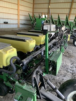 Image of John Deere 7300 equipment image 3