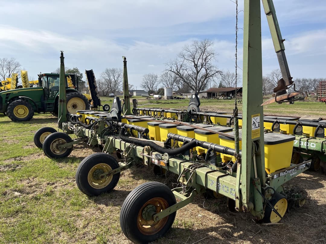 Image of John Deere 7300 Primary image