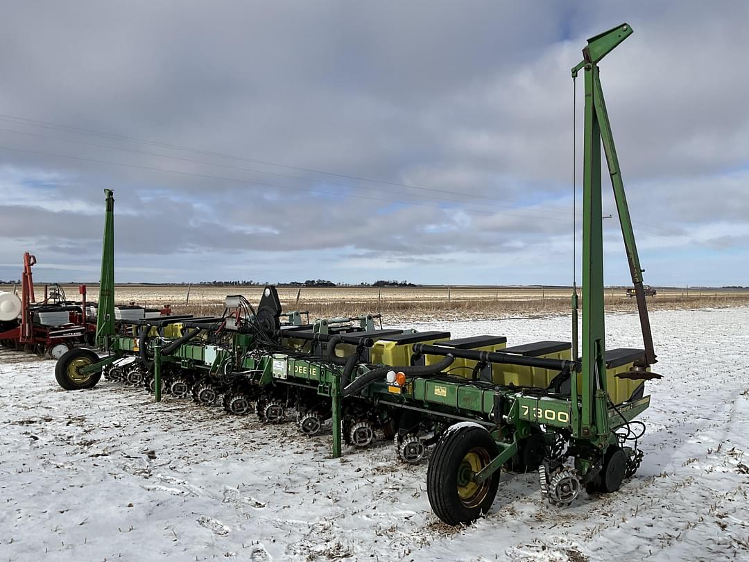 Image of John Deere 7300 Primary image