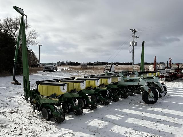 Image of John Deere 7300 equipment image 3