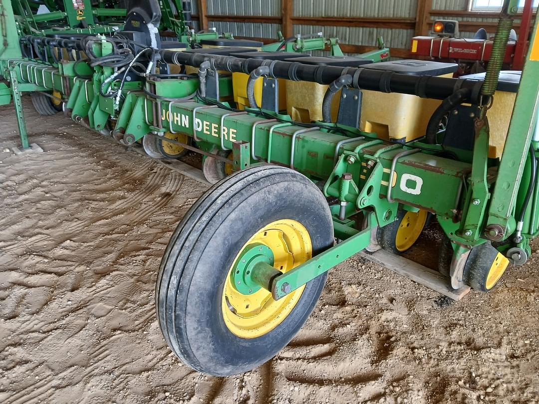 Image of John Deere 7300 Primary image