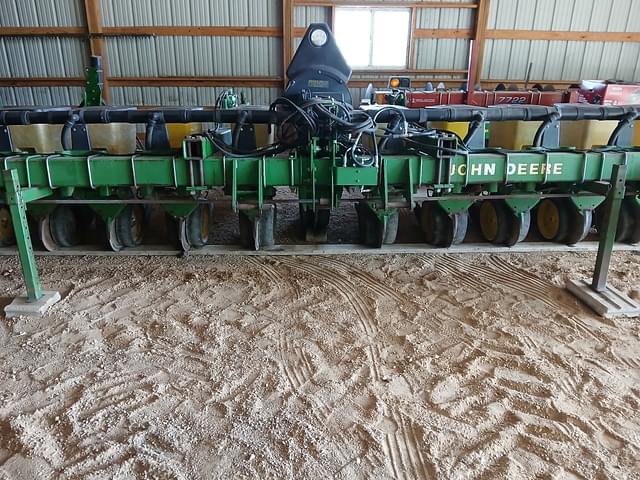 Image of John Deere 7300 equipment image 3