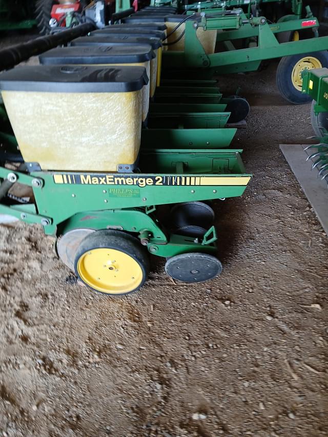 Image of John Deere 7300 equipment image 2