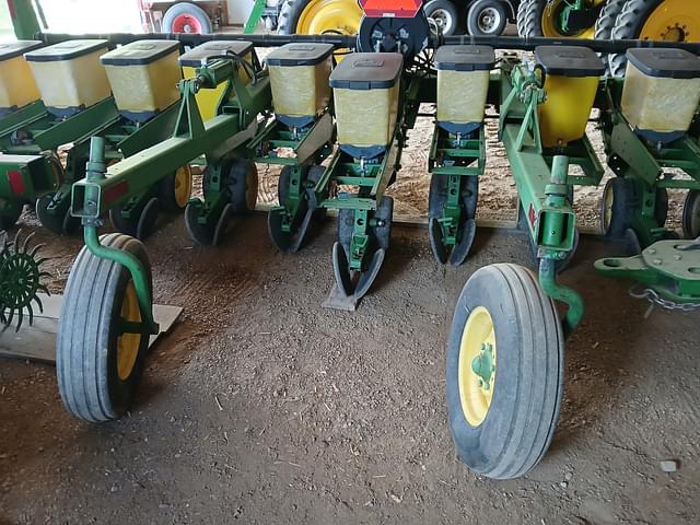 Image of John Deere 7300 equipment image 1