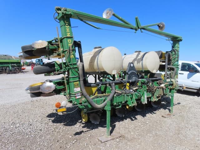 Image of John Deere 7300 equipment image 2