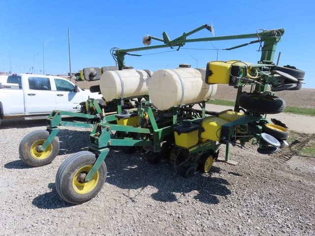 Image of John Deere 7300 equipment image 4