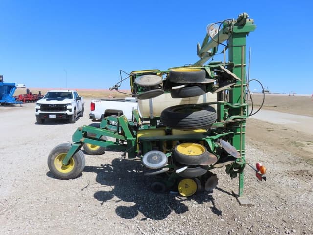 Image of John Deere 7300 equipment image 3