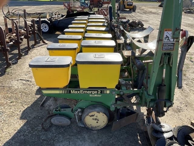 Image of John Deere 7300 equipment image 3