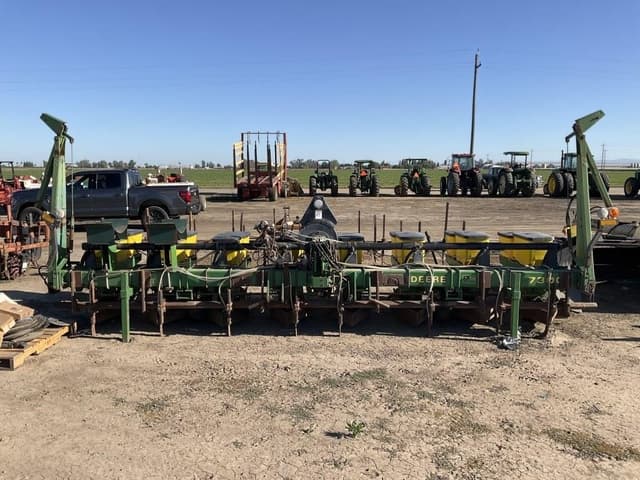 Image of John Deere 7300 equipment image 1