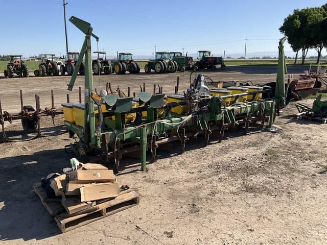 Image of John Deere 7300 equipment image 2