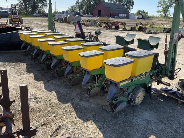 Image of John Deere 7300 equipment image 4