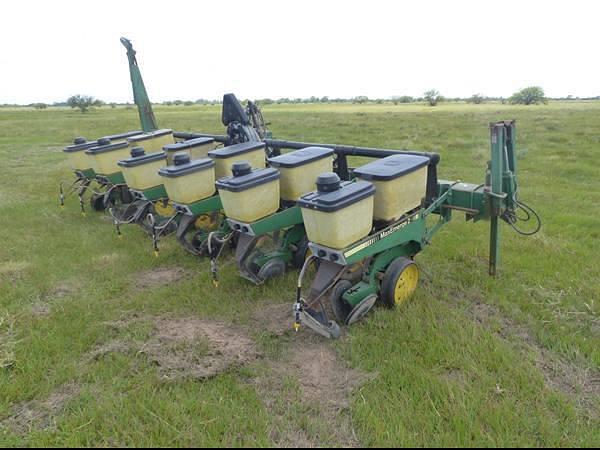 Image of John Deere 7300 equipment image 4