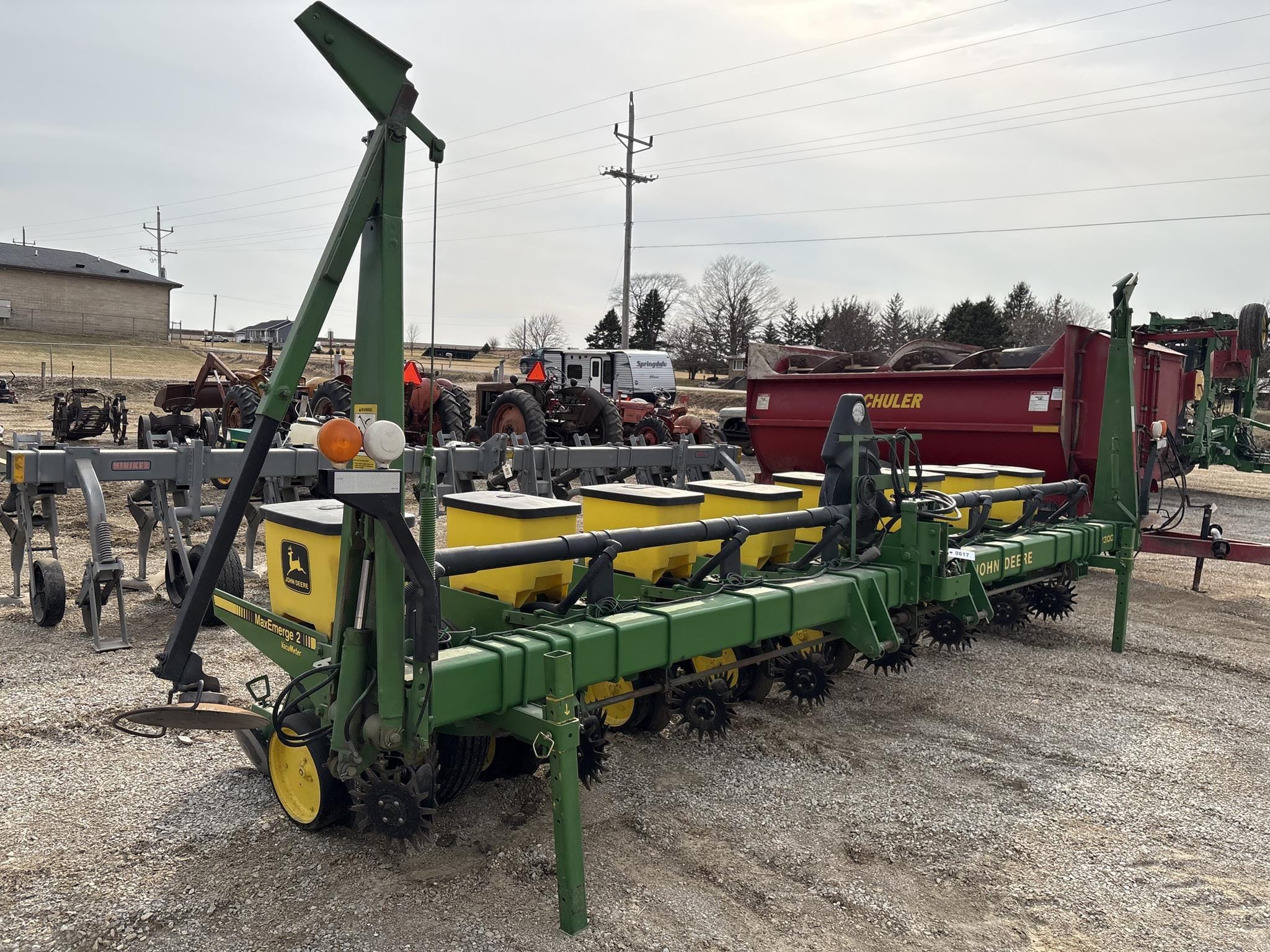 John Deere 7300 Equipment Image0