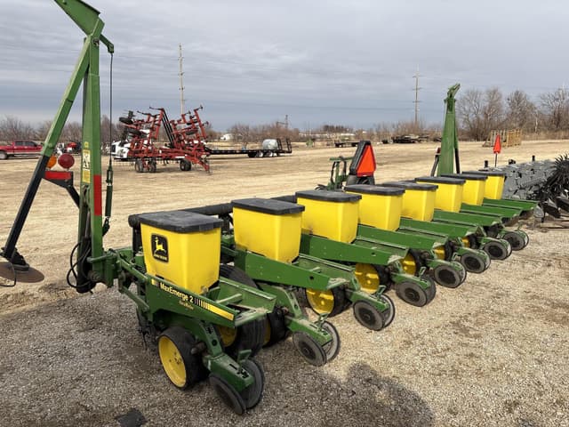 Image of John Deere 7300 equipment image 2