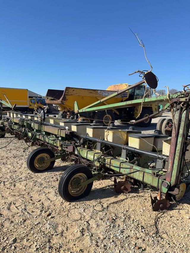 Image of John Deere 7300 equipment image 3