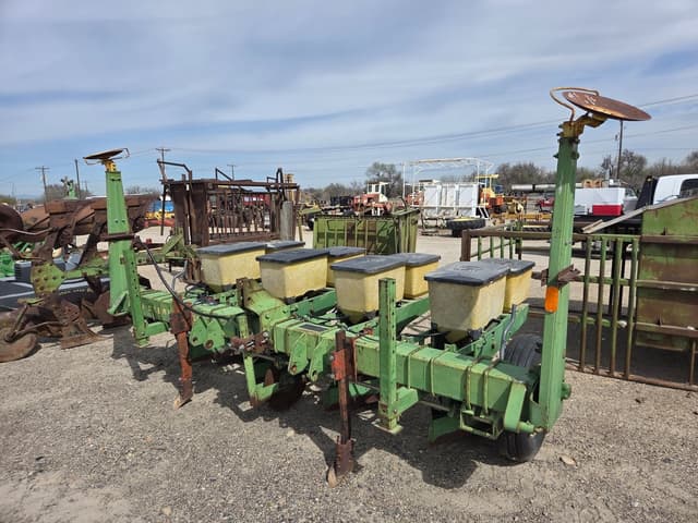 Image of John Deere 7300 equipment image 1