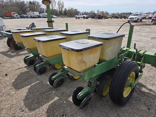 Image of John Deere 7300 equipment image 4