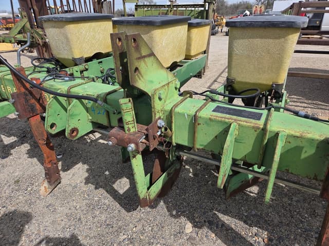 Image of John Deere 7300 equipment image 2