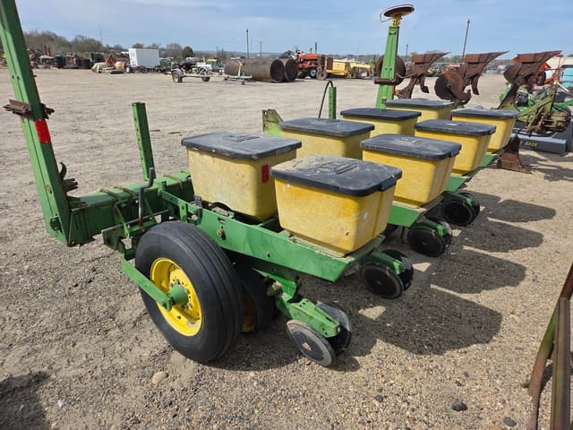 Image of John Deere 7300 equipment image 3