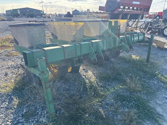 Image of John Deere 7300 equipment image 1