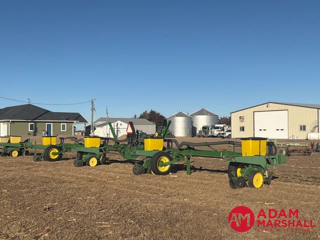 Image of John Deere 7300 equipment image 4