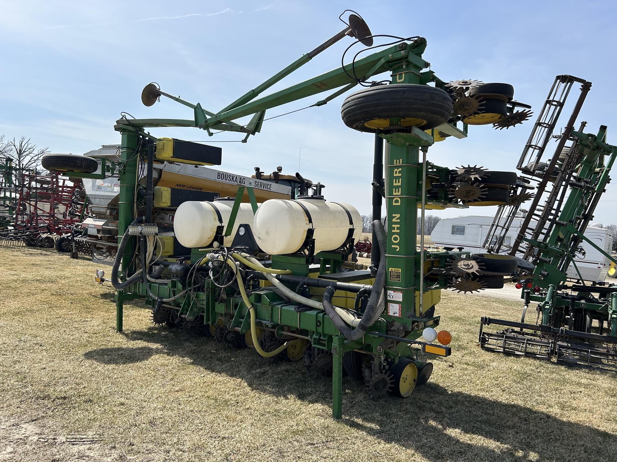 John Deere 7300 Equipment Image0