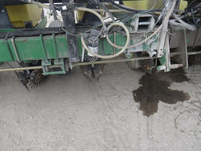 Image of John Deere 7300 equipment image 3