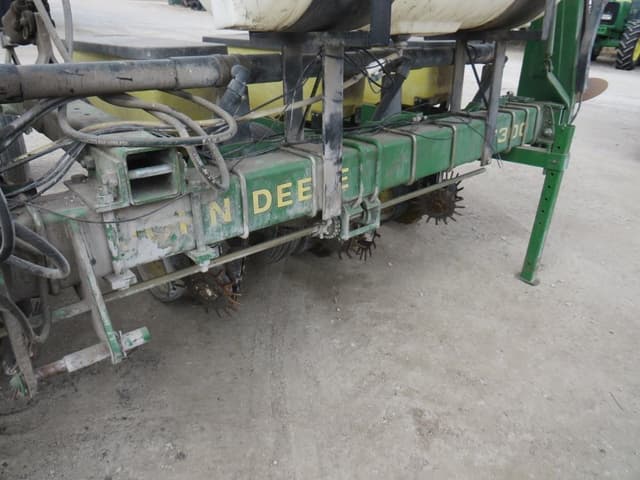Image of John Deere 7300 equipment image 4