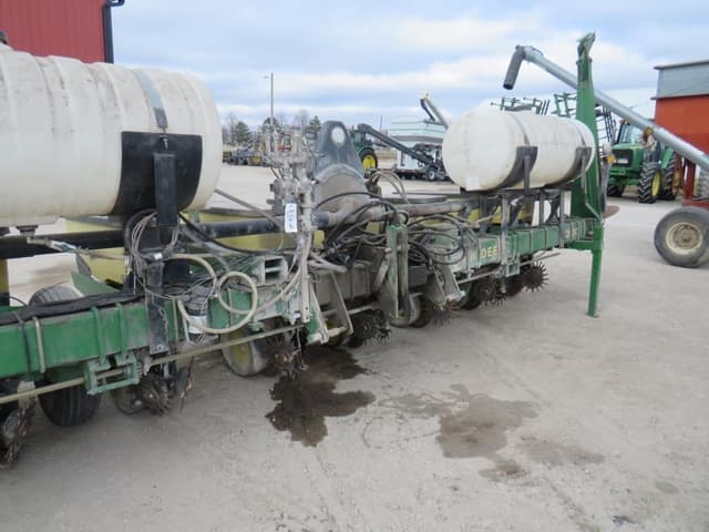 Image of John Deere 7300 equipment image 2