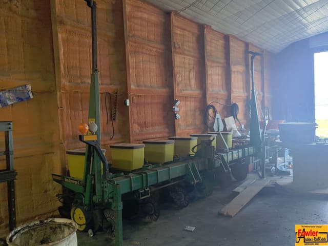Image of John Deere 7300 equipment image 3