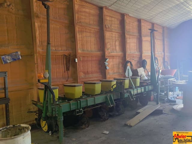 Image of John Deere 7300 equipment image 4