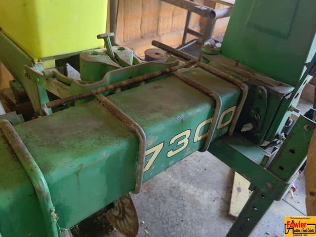 Image of John Deere 7300 equipment image 2