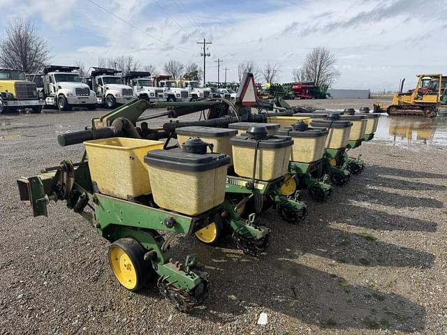 Image of John Deere 7300 equipment image 4