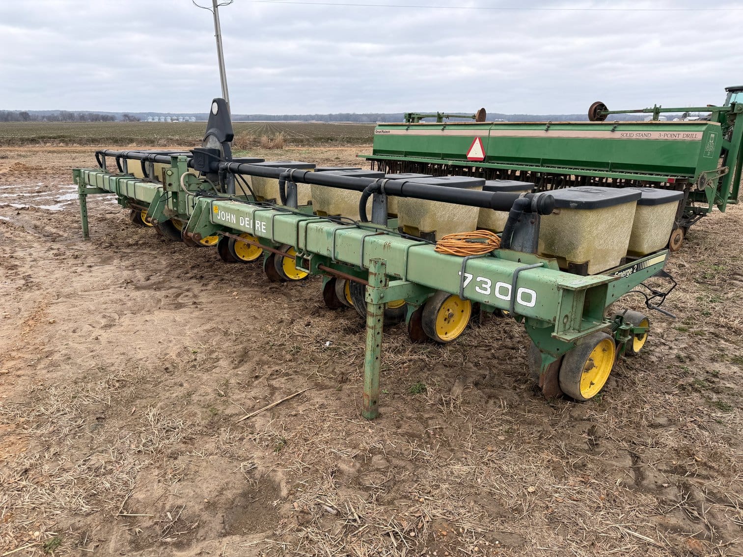 John Deere 7300 Equipment Image0