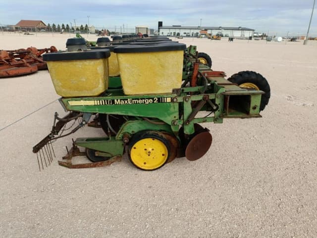 Image of John Deere 7300 equipment image 4