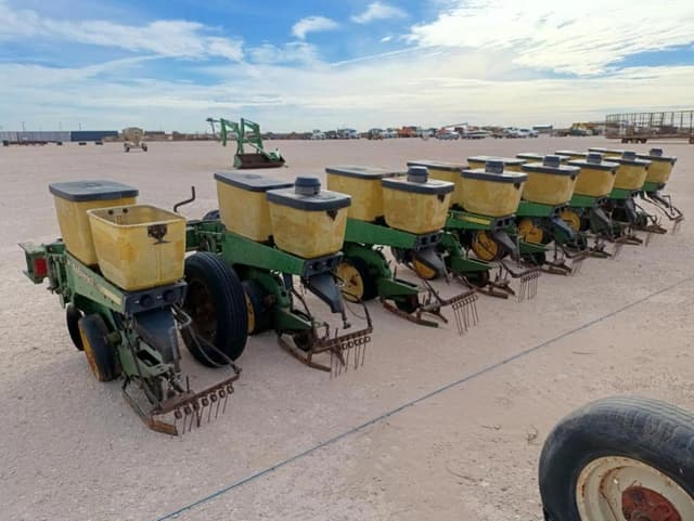 Image of John Deere 7300 equipment image 2