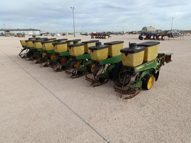 Image of John Deere 7300 equipment image 3