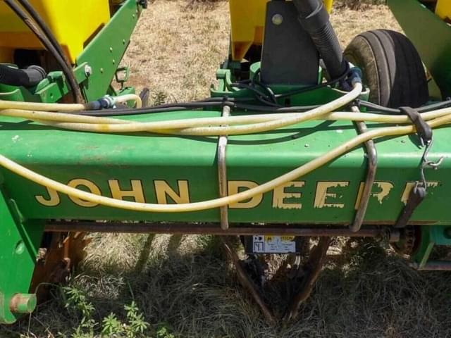 Image of John Deere 7300 equipment image 1