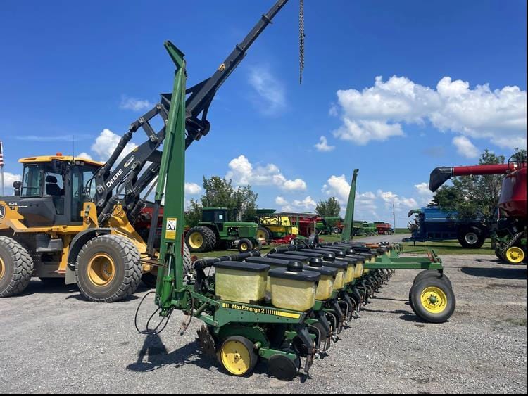 John Deere 7300 Equipment Image0