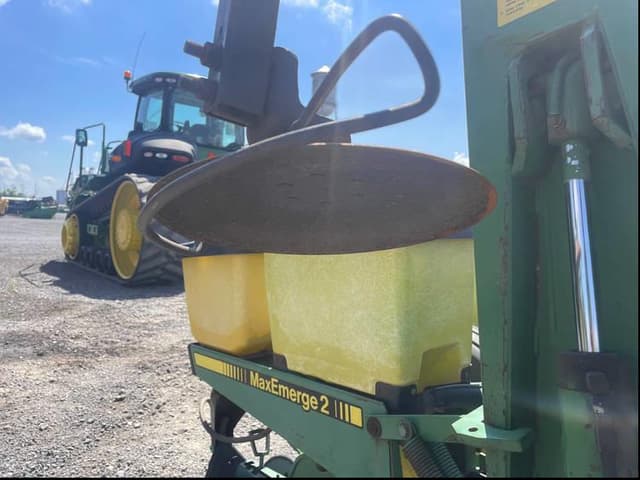 Image of John Deere 7300 equipment image 3