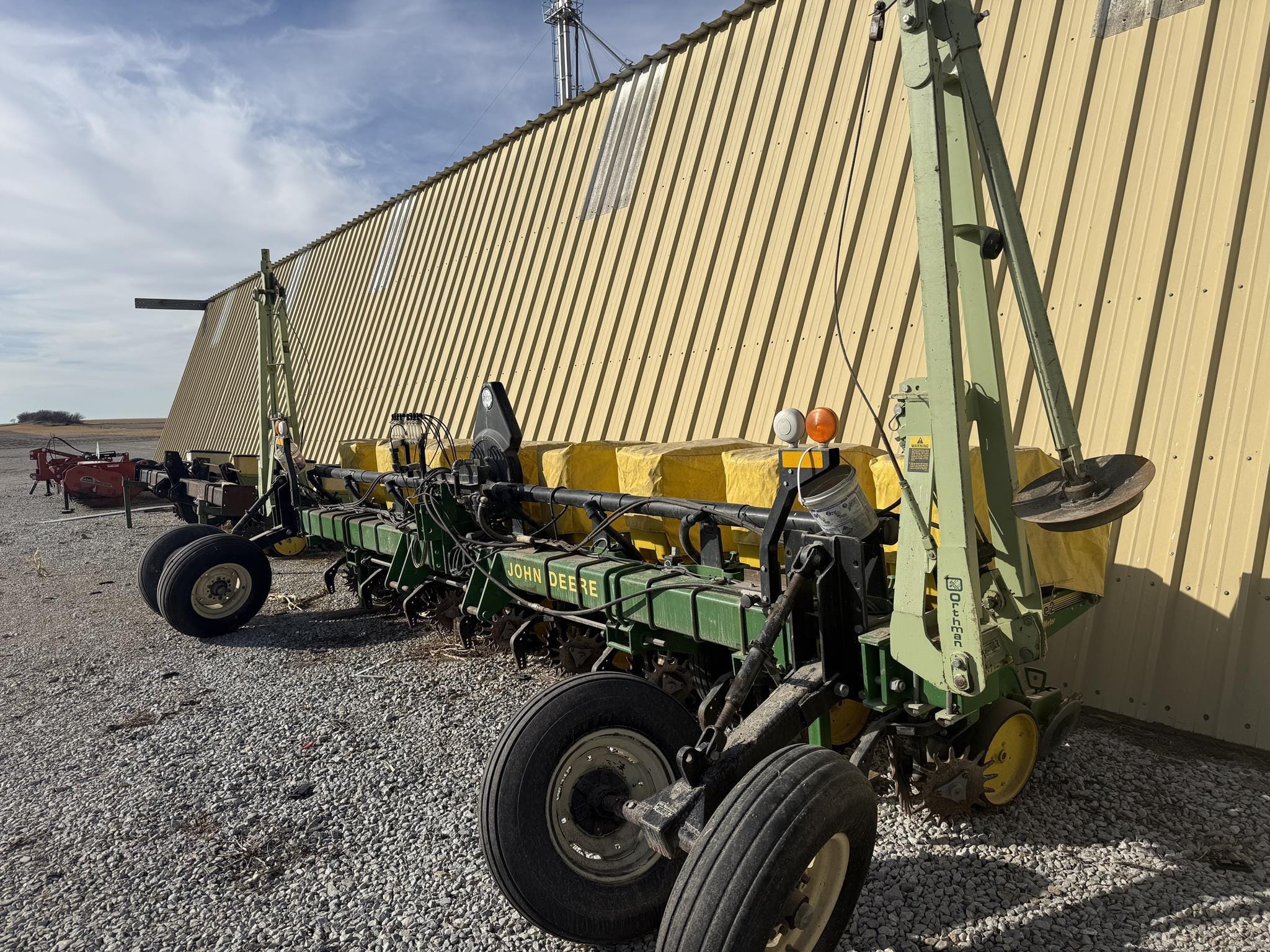 John Deere 7300 Equipment Image0