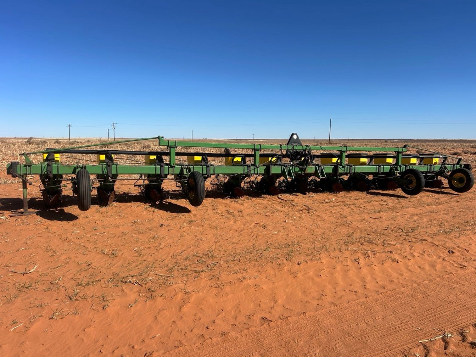 John Deere 7300 Equipment Image0