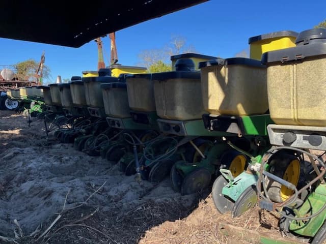 Image of John Deere 7300 equipment image 4